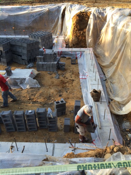 laying block foundation wall 